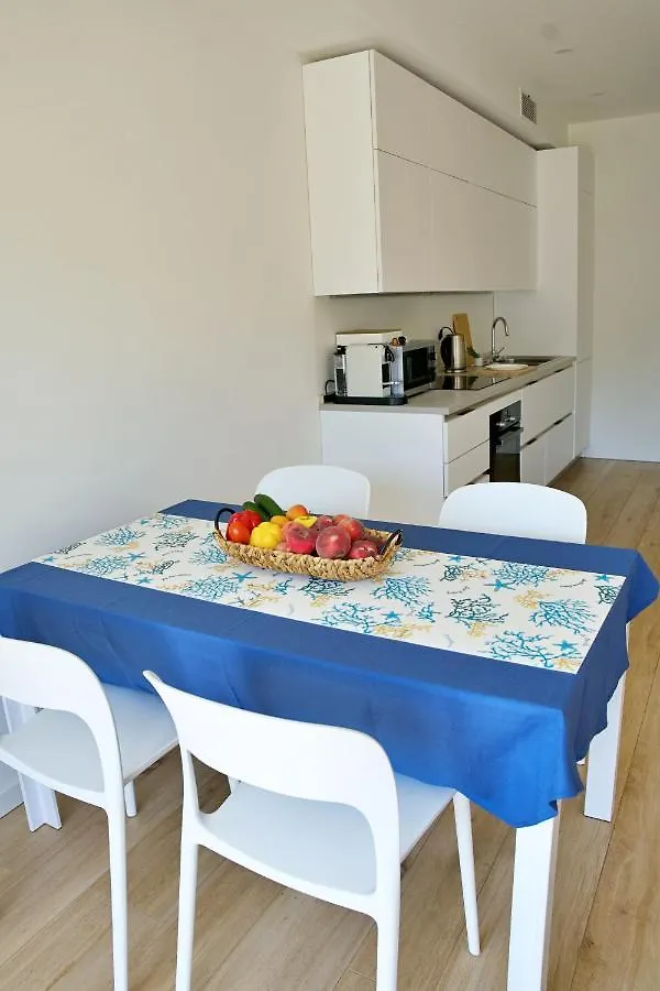 The Blue - Lake / City View Modern Apt Near Villa Olmo 코모 0*,  이탈리아